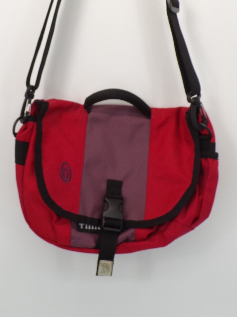 Timbuk2 Classic Messenger Bag Red/Purple Adjustable Shoulder Strap. 11x8. NWOT.
